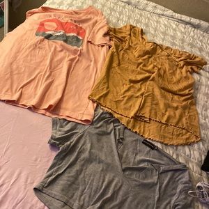 bundle and make an offer bundle of 4 shirts